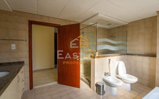 فيلا بخمس غرف نوم | موقع مميز | جاهزة للسكن