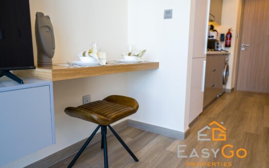 مفروشة بالكامل | استوديو | مطلة على حمام السباحة | طابق متوسط