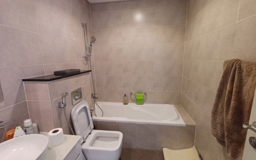 موقع مميز | شقة واسعة بغرفتي نوم